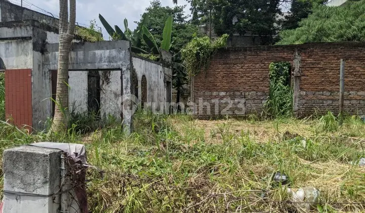 Tanah Komersial 584m² di Mainroad Moch. Toha, Bentuk Ngantong