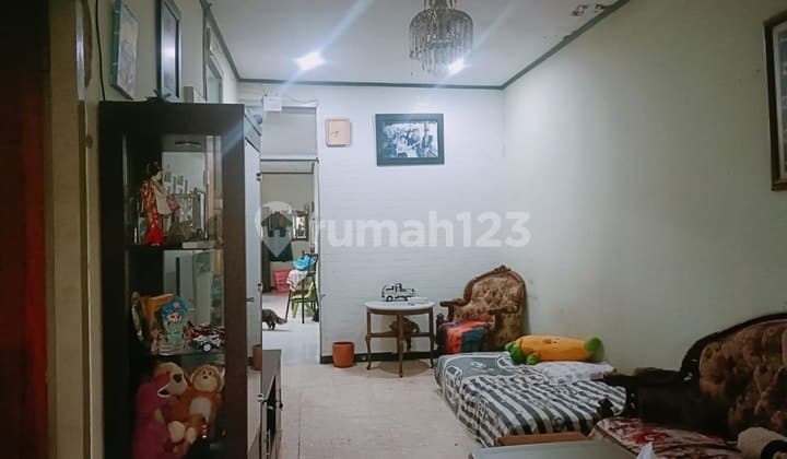 RUMAH JADUL TERAWAT STRATEGIS DI SARIJADI DEKAT PASTEUR BANDUNG