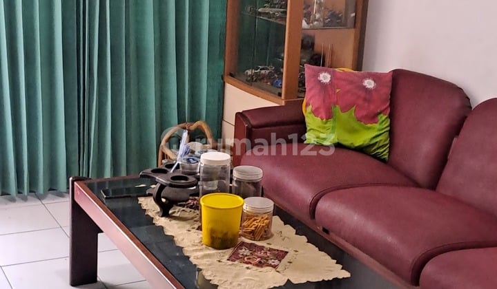 Rumah Lokasi Bagus Dengan 3 Kamar Tidur Di Taman Holis Indah.