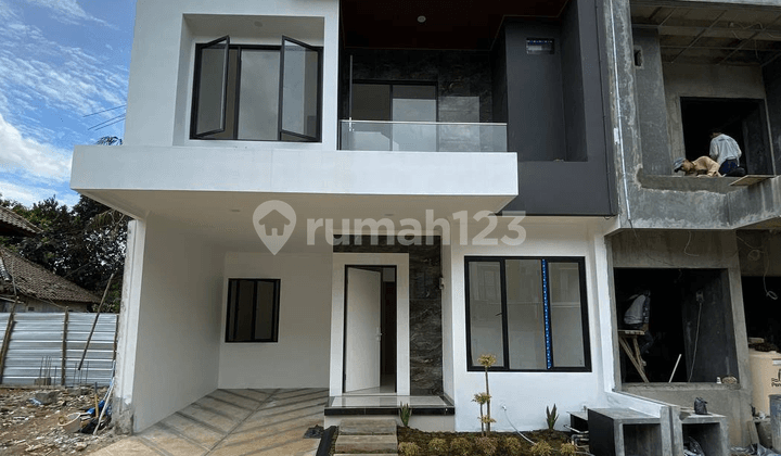 2.5 Story House Bojongsari Near Pamulang Toll
