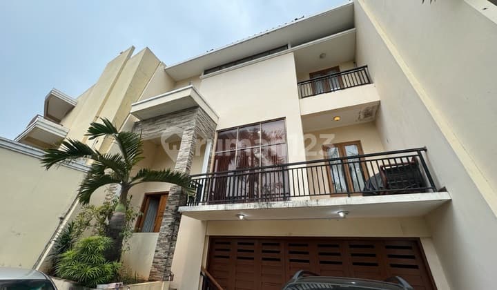 Dijual Rumah Di Bintaro Dengan Lokasi Yang Strategis Dan Lingkungan Yang Nyaman Dan Asri. Rumah