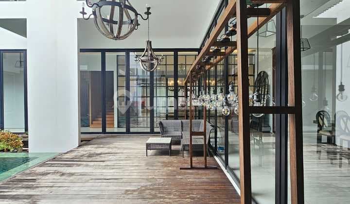 Dijual Tropical Modern Glass House Di Radio Dalam Di Dalam Kompleks Dengan Lokasi Yang Strategis Dan Akses Jalan Besar Rumah SHM Bagus