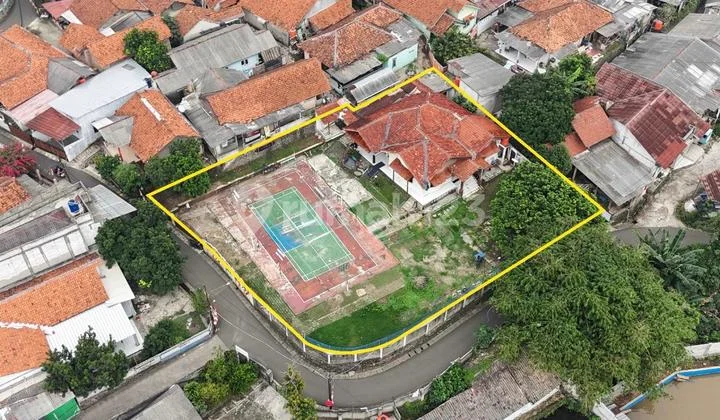 For Sale: Land with a 1-Story Building and Tennis Court in Sawangan