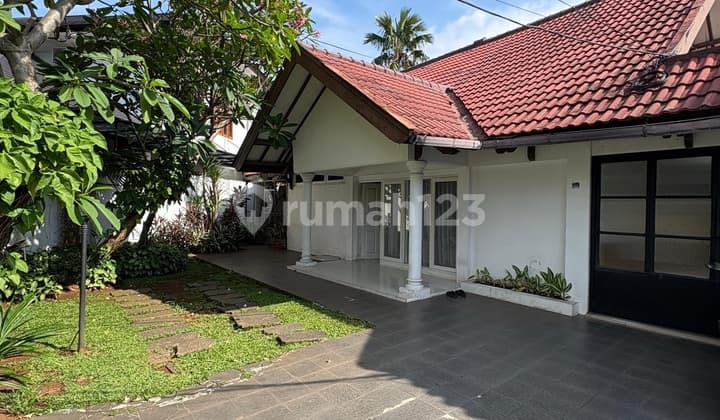 For Sale Kebayoran Baru Single Story House with Sack-Shaped Land Near Senopati, SCBD, and Widya Chandra
