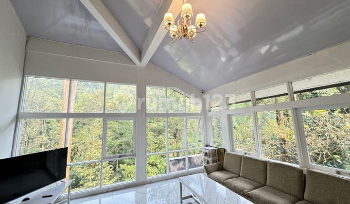 Dijual Villa Di Mega Mendung Puncak Yg Saat Ini Sdh Berjalan Untuk Disewa Sewakan Dengan Occupancy 95 %. Cocok Untuk Investasi Jangka Panjang Vila 1600.0 m²