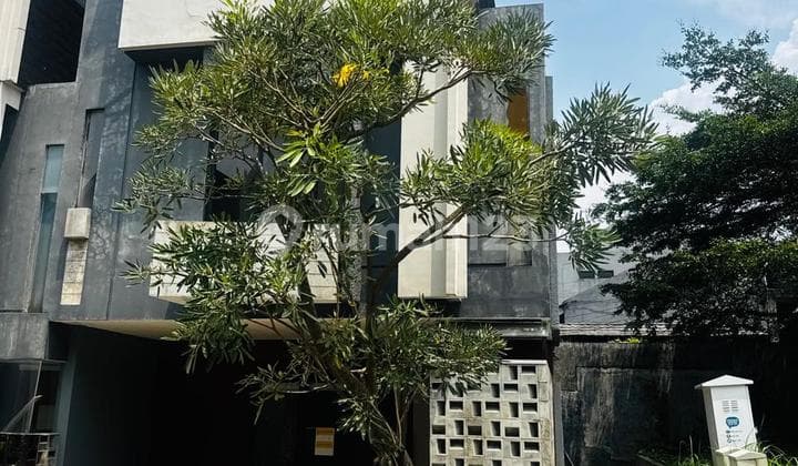 Dijual Rumah Cantik dan Asri 2 Lantai di Dalam Town House Semi Furnished di Cinere