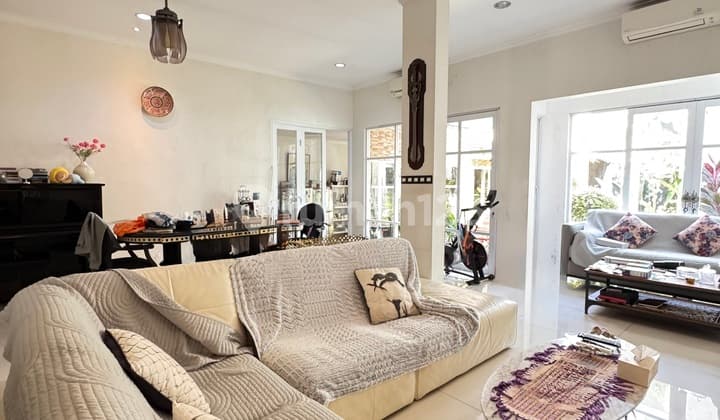 Dijual Rumah Cantik dan Asri serta Siap Huni Minimalis Modern 2 Lantai di Lokasi Terdepan di Cinere. Akses Jalan Lebar dan Besar. Rumah Bagus SHM Rumah SHM