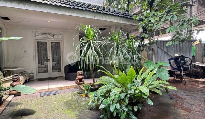 Dijual Rumah Pinggir Jalan Raya Cocok untuk Dibuat Usaha di Prapanca Jakarta Selatan