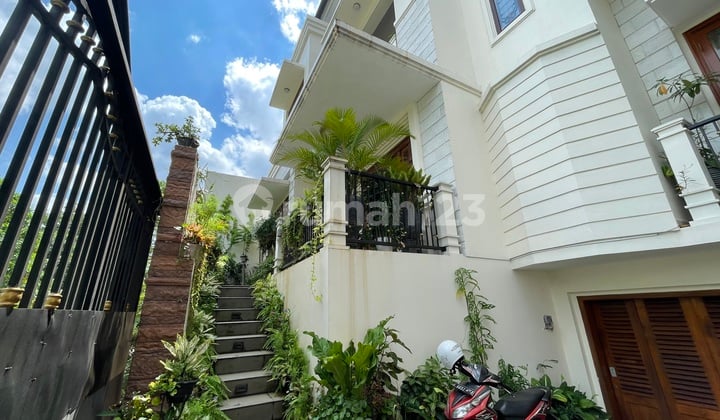 Dijual Rumah Bagus Siap Huni 3 Lantai Di Lokasi Terdepan Di Cinere. Rumah SHM Rumah