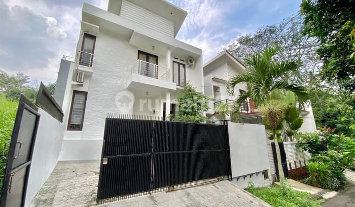 Dijual Rumah 2 Lantai Di Bukit Cinere Indah Di Area Yg Sejuk Dan Nyaman. Rumah