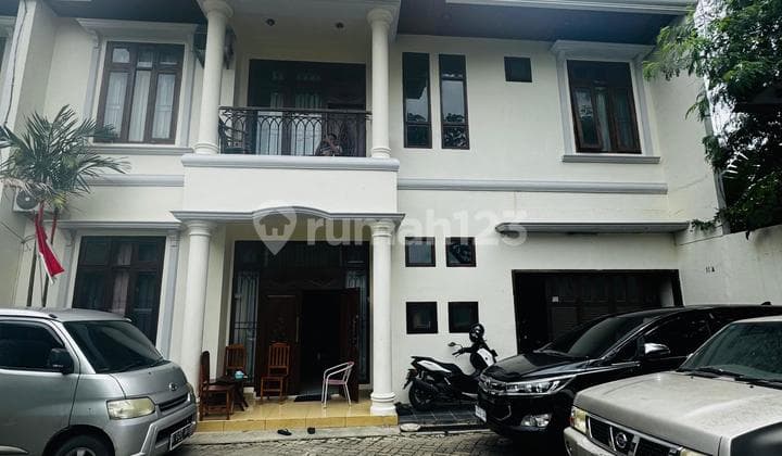 Dijual Rumah Design Classic 2 Lantai Cocok untuk Rumah, Kost, atau Kantor di Pondok Labu Jakarta Selatan