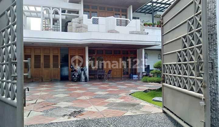 Rumah Mewah Pusat Kota Surabaya, Furnished Turun Harga