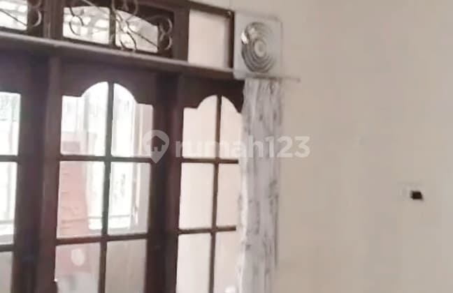 Dijual Murah Rumah 2 Lantai di Tomang Jakarta Barat