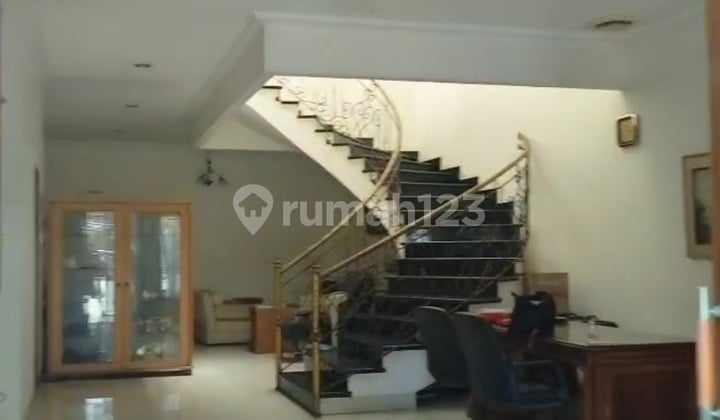 Disewakan Rumah 5 Kamar Tidur di Pluit Jakarta Utara