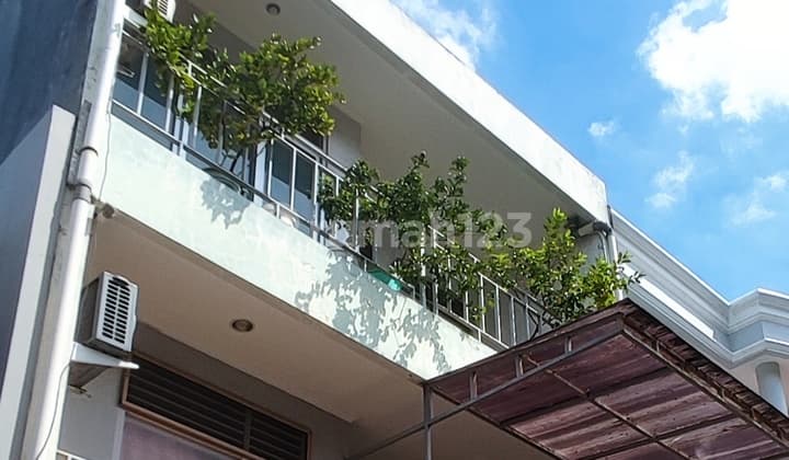 Dijual cepat rumah Kost 3 LT Di Tomang, Jakarta Barat