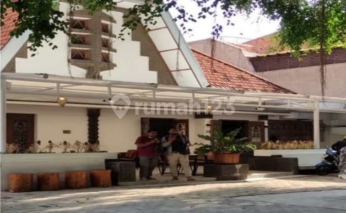 Disewakan Rumah Area Taman Bungkul Pusat Kota Surabaya Cocok Untuk Cafe Dan Klinik