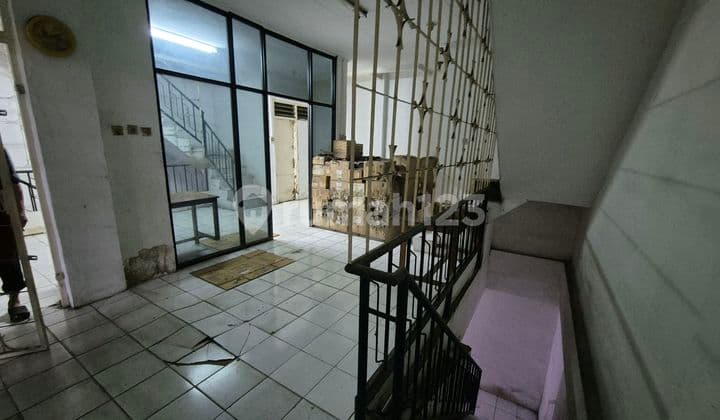 Ruko 3.5 Lantai Dalam Komplek di Duri Kosambi Jakarta Barat