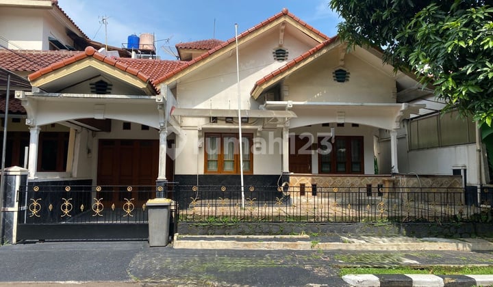 Siap Huni, 2 Lantai, SHM, Dekat Fasilitas Kesehatan, bisa KPR,