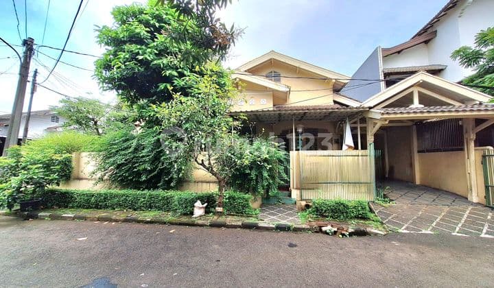Rumah Posisi Hoek di Dalam Perumahan Bintaro Jaya Sektor 3