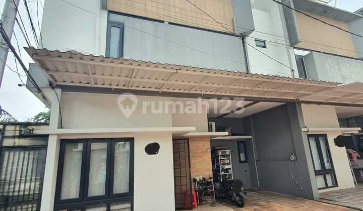 Rumah Minimalis 3 Lantai Semi Furnished & Nempel Sektor 5 Bintaro