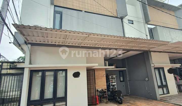 Rumah Minimalis 3 Lantai Semi Furnished & Nempel Sektor 5 Bintaro
