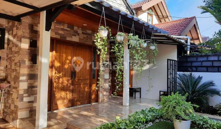 Rumah Bagus Di Sektor 5 Semi Furnished - Strategis & Siap Huni