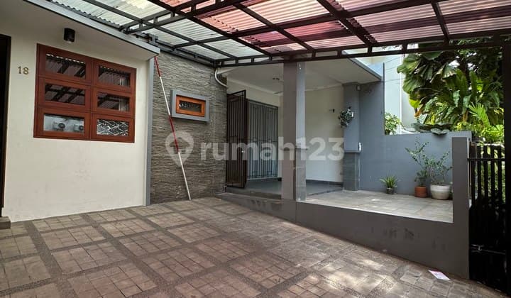Rumah 2 Lantai Di Pondok Indah Butuh Minim Renovasi Shm