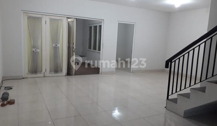 FOR RENT RAFFLES HILLS HOUSE CIBUBUR NEAR A LARGE MALL!