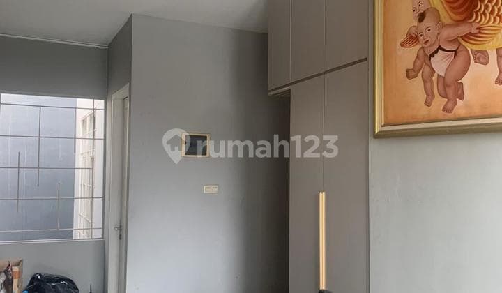 Dijual Rumah 3 Lantai di Duri Kosambi