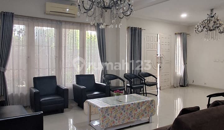 Rumah 2 Lantai di Cempaka Putih, Semi Furnished, Dekat ITC