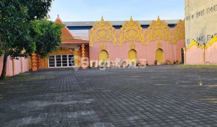 Restoran dan tempat oleh oleh