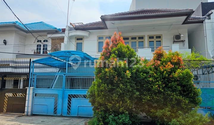 Safe, Comfortable, Strategic - Everything is Here. A 2-story house for rent in Kartini Housing, minimum 2-year lease, strategic location.