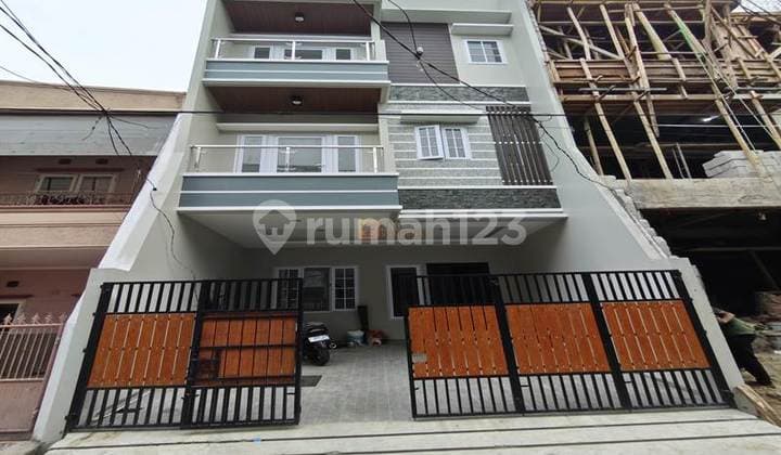 Comfortable Home for Your Family's Future, For Sale: Mandala Barat Tomang House, 3.5 Floors, Brand New, Unfurnished, Strategic Location.