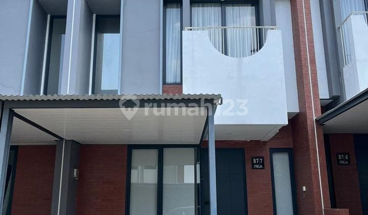 Dijual Rumah Bagus Siap Huni Hadap Selatan di BSD Cluster Freja Suite