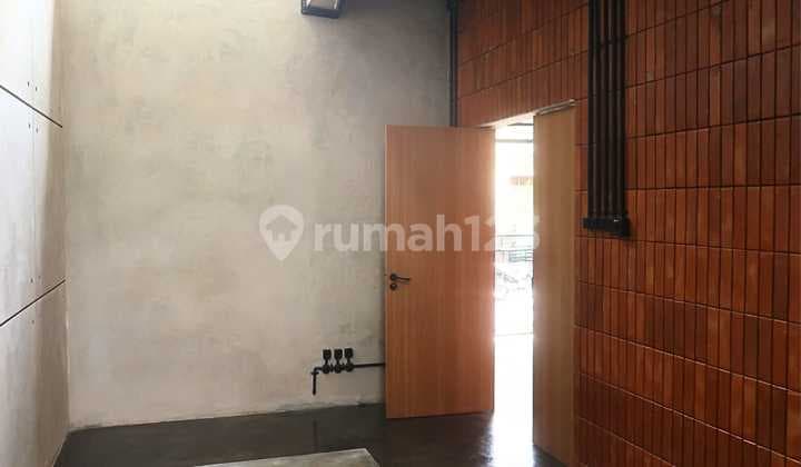 Dijual Rumah Industrial Modern Desain Estetik di BSD Nusaloka