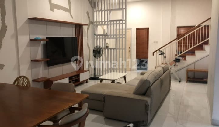 Dijual Rumah Bagus 3,5 Lantai SHM Siap Hunu Di Regency Villa Melati Mas