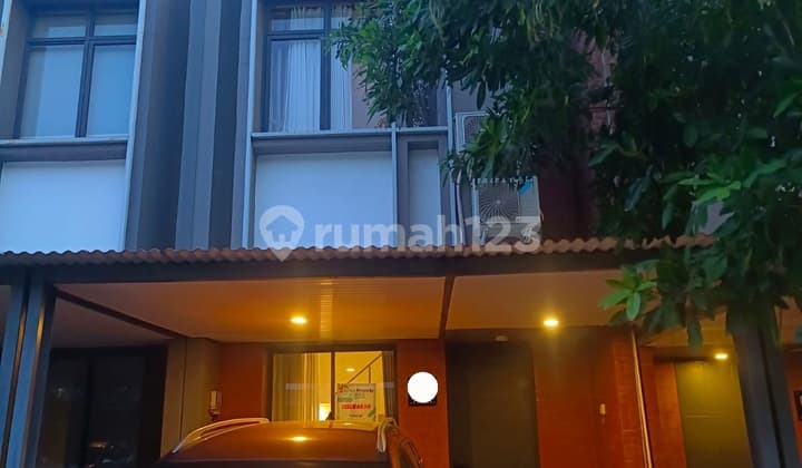 Disewakan Rumah 2 Lantai Semi Furnished di Freja House Bsd City