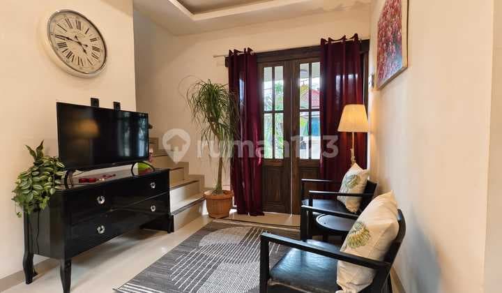 Disewakan Rumah Modern Classic 2 Lantai di Taman Griya Jimbaran One Gate System Full Furnished | Prpj179