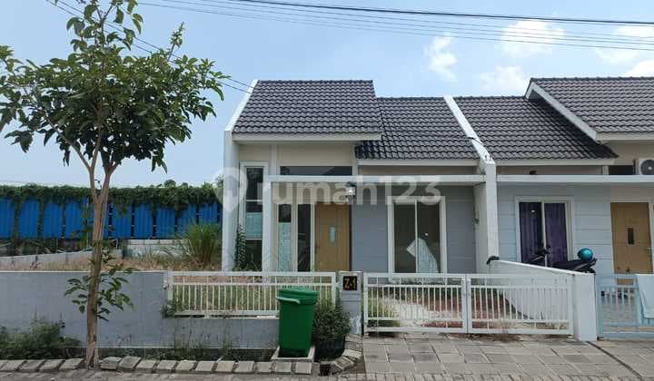 For Sale Via Auction 1-Story Hook House in Heavenland Candi Housing, Sidoarjo
