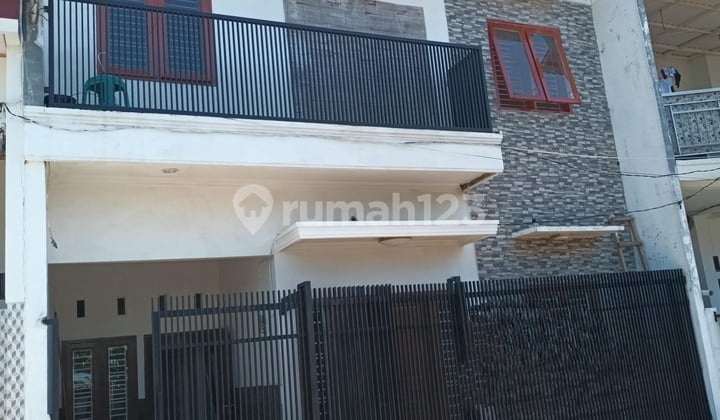 Dijual Rumah 2Lt di Dekat Fly Over Juanda Gedangan Sidoarjo