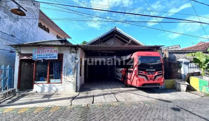 Dijual Via Lelang Rumah Hitung Tanah di Menur Pumpungan Surabaya