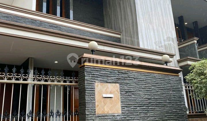 Dijual Rumah Istimewa 2lt Gayungsari Surabaya