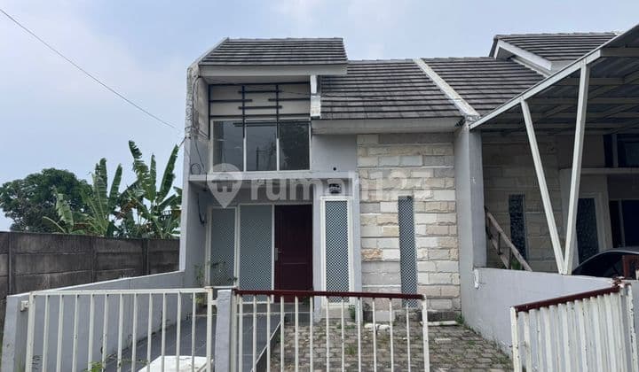 Auction Sale: 1-Storey House at Perum De Nayla Village, Driyorejo, Gresik
