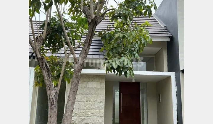 Rumah Baru Lokasi Strategis Daerah Citraland Northwest Surabaya
