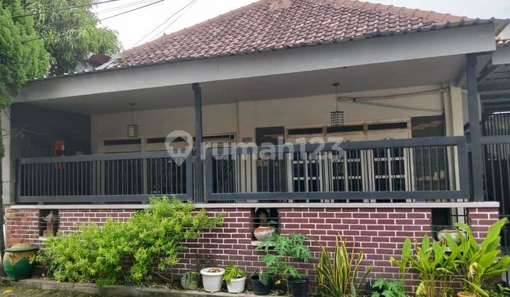 Dijual Rumah Bagus Bergaya Modern Siap Huni Putro Agung Surabaya