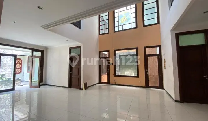 Dijual Cepat Rumah Besar 8 Kamar Di Kawasan Gatsu Denpasar Timur Dekat Mall Living Word