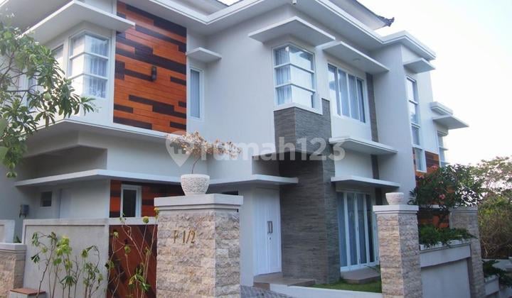 Di Jual Cepat Rumah Modern Tropis 2 Lantai Di Griya Alam Pecatu, Dekat Dreamland Dan Uluwatu