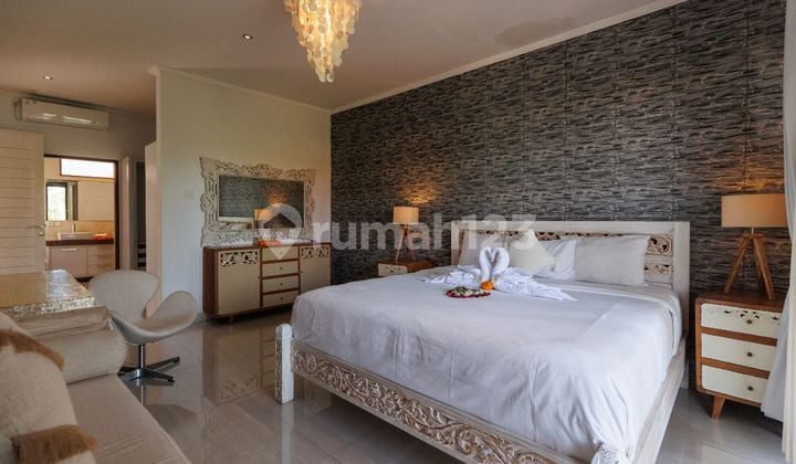Peluang Langka ! Villa Leasehold Mewah Full Booking Di Jantung Kerobokan Dekat Berawa Canggu