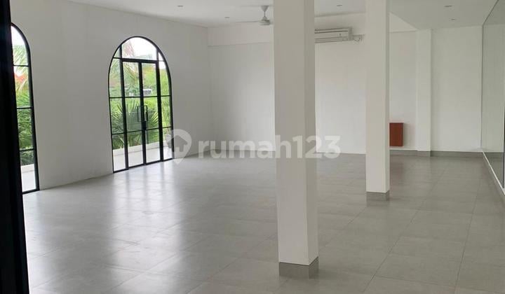 Available Space Shop In Berawa, Just 15 Minutes From Beach