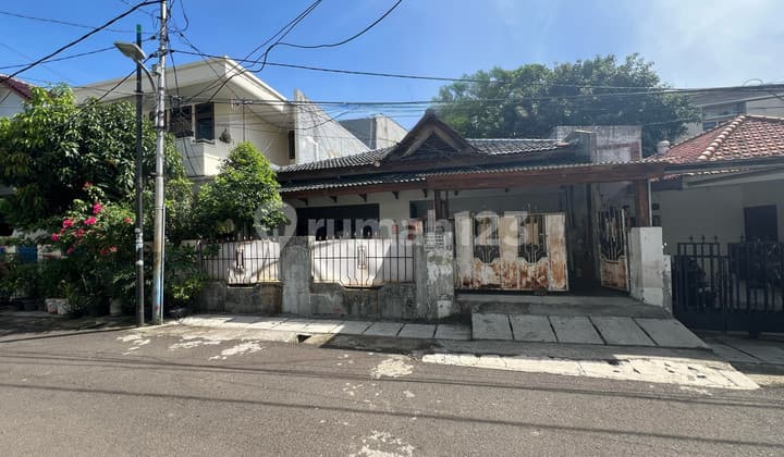 Rumah Bangunan Lama di Cemput Timur
